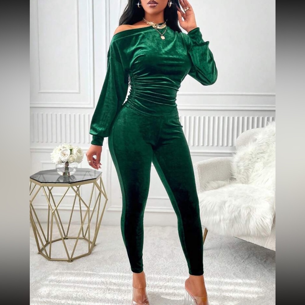 Emerald green 2 piece womens set NEW